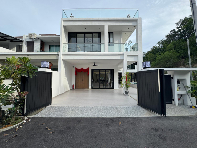 Exterior & Views