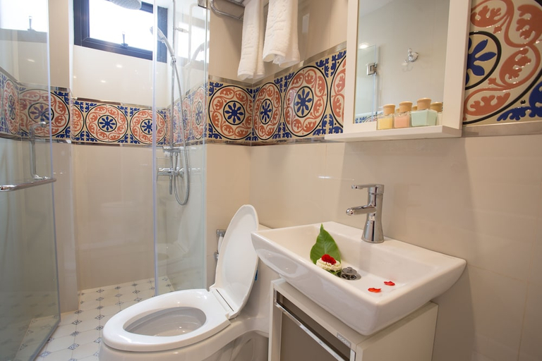Bathroom 5, Nine Design Place, Pathum Wan