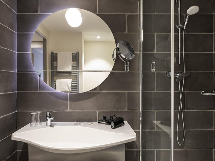 Bathroom 5, Aparthotel Adagio Lille Centre Grand Place, Nord
