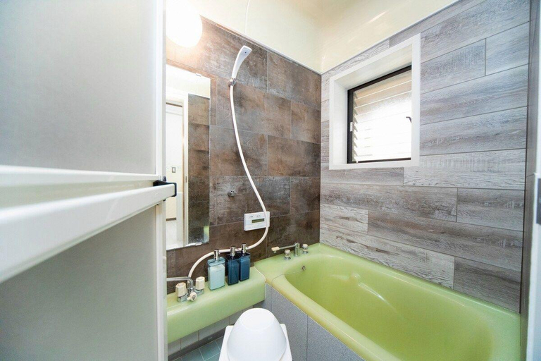 Bathroom 3, Awaji Egaosakuie Tonouchi, Awaji