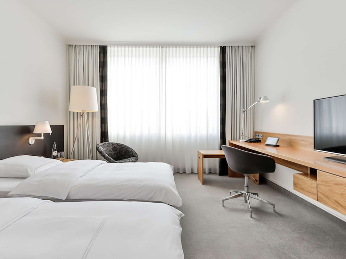 Bedroom 2, Dorint Hotel Bremen, Bremen