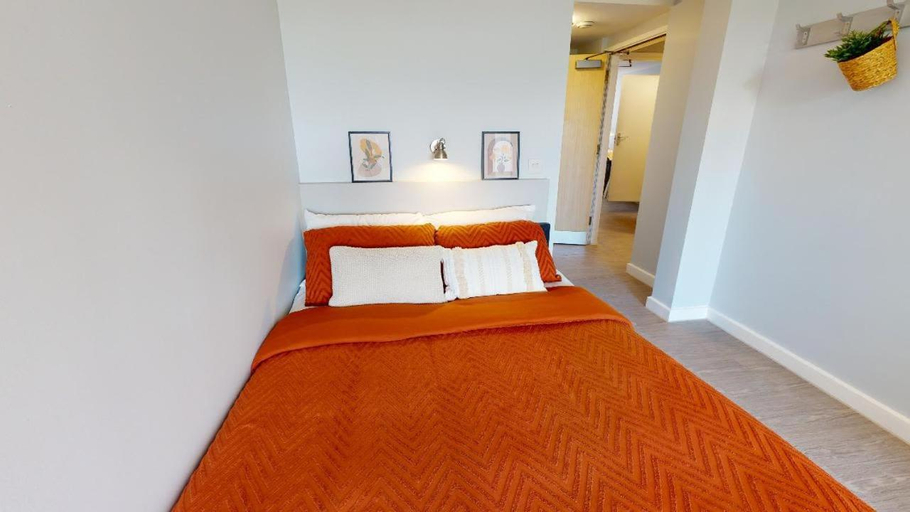 Others 4, Tufnell House in London, London
