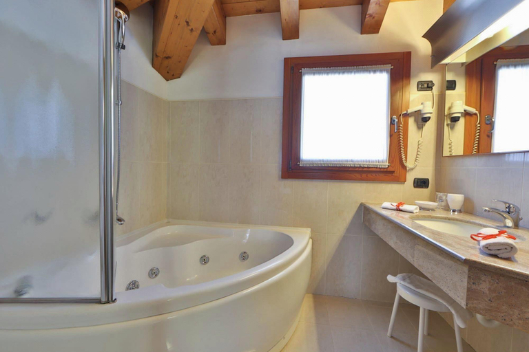 Bathroom 5, Albergo Roma, BW Signature Collection, Treviso