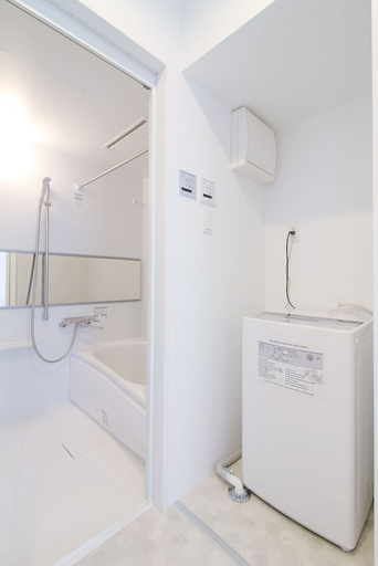 Bathroom 3, b hotel Heiwaodori, Hiroshima