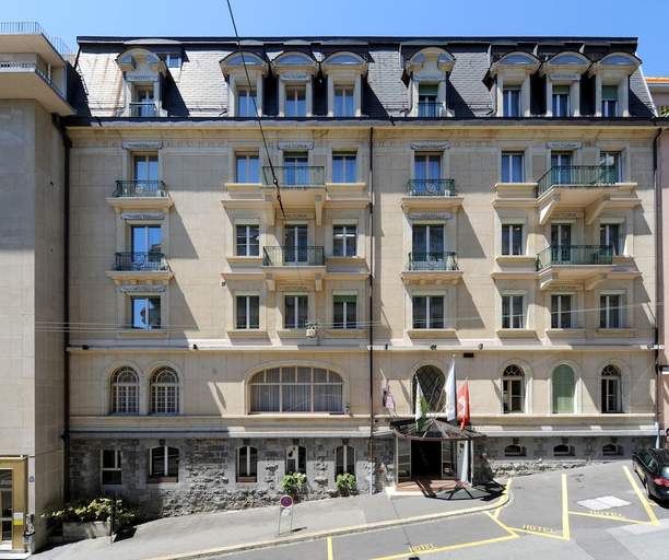 Exterior & Views