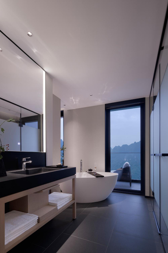 Bathroom 5, Yangshuo Jora Hotel, Guilin