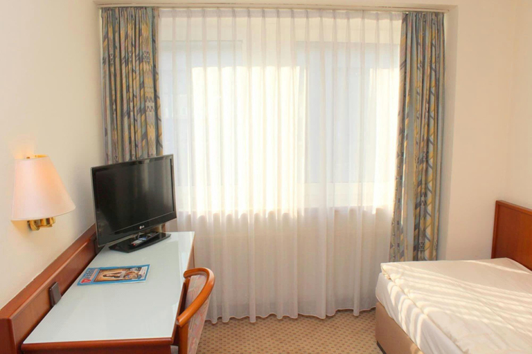 Bedroom 3, Hotel Elbroich, Düsseldorf