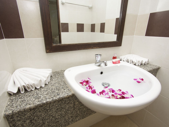 Bathroom 4, 99 Voyage Patong, Pulau Phuket