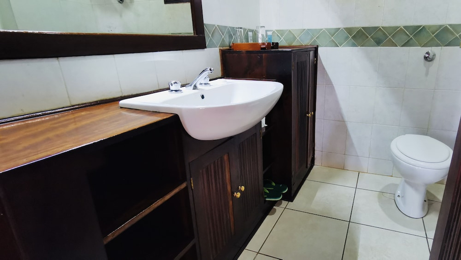 Bathroom, Jinja Nile Resort, Jinja