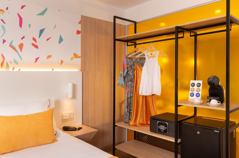 Bedroom 2, L'Azure Hotel, Girona