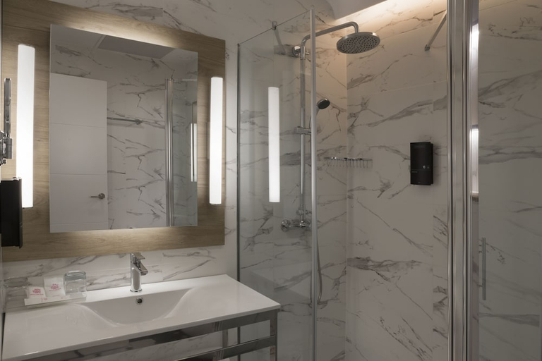 Bathroom 3, Petit Palace Arenal, Madrid