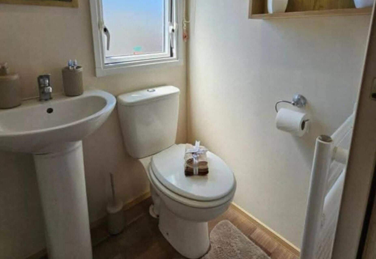 Bathroom 5, D&T Caravan Hire Southview Holiday Park Skegness, Lincolnshire