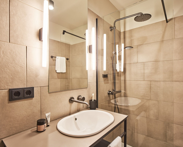 Bathroom, Hood House, Hamburg
