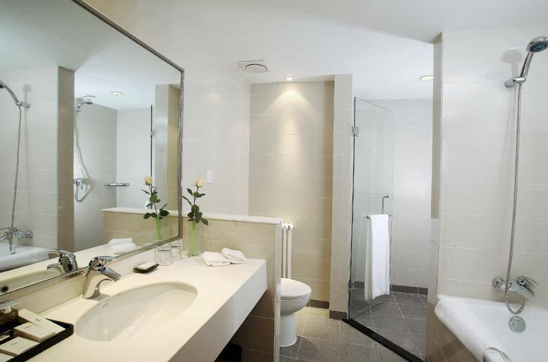 Bathroom 4, Comfort Suites Olympic Park Beijing, Beijing