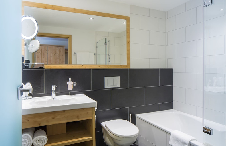 Bathroom 4, Hotel Täscherhof, Visp