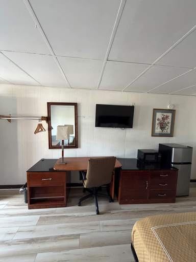Living area 2, Scottish Inn & Suites, Houston