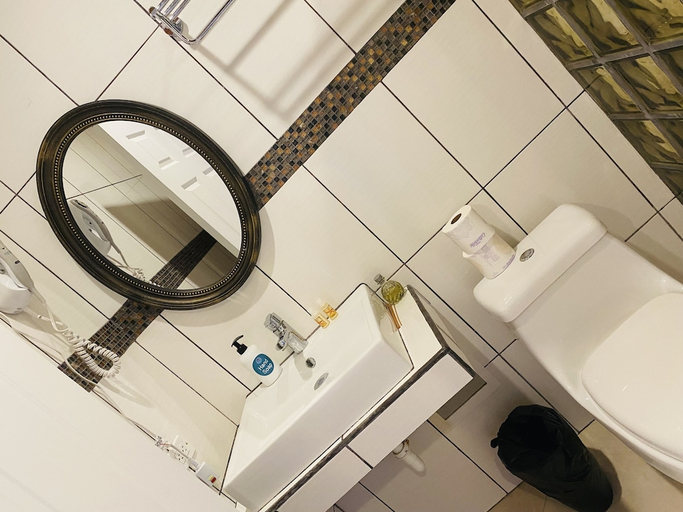 Bathroom 3, La Isla Resort