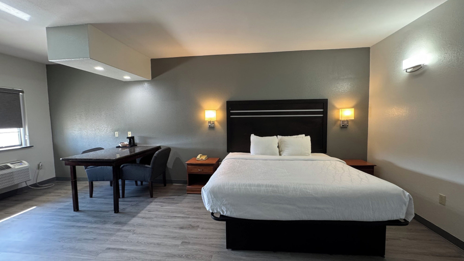 Room 3, Sunbridge Inn and Suites, Atascosa