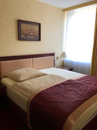 Bedroom 2, Frischbier's Hotel-Restaurant, Saarlouis