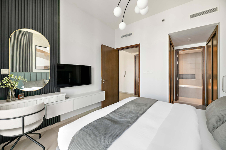 Room 4, Silkhaus Premium Tower in Downtown Gym Pool, Dubai
