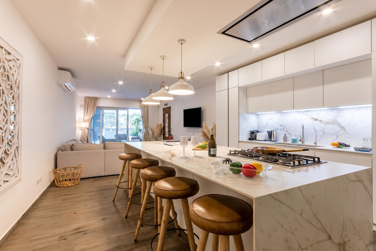 Private kitchen 5, Modern Beautiful Pool And Sea Apt Qawra, Saint Paul's Bay