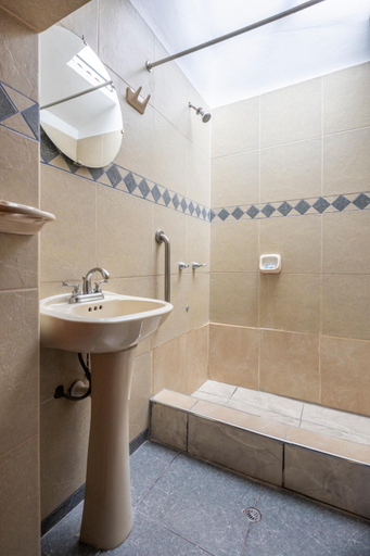 Bathroom 4, San Blas Plaza Inn, Cusco