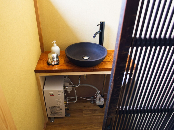Bathroom 4, Kinoya Hostel, Fuji