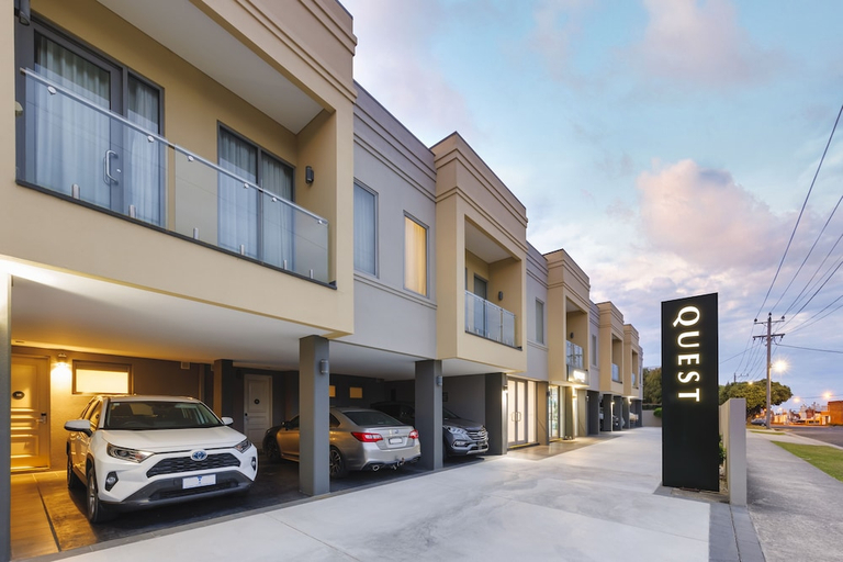 Exterior & Views