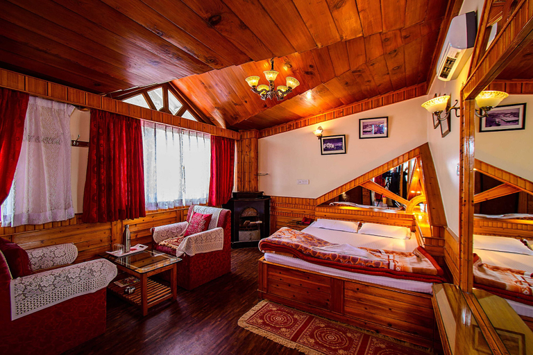 Bedroom 3, Hotel Dolphin Darjeeling, Darjiling