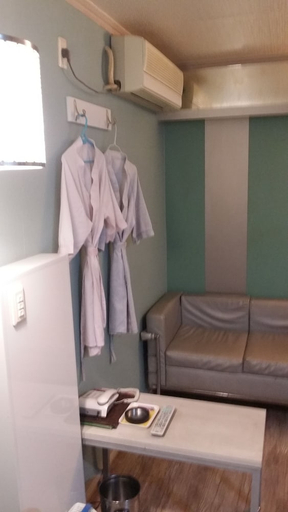 Bedroom 3, Midas Hotel, Buk