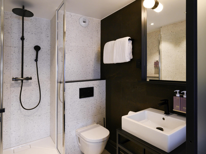 Bathroom 5, TRIBE Paris Batignolles, Paris