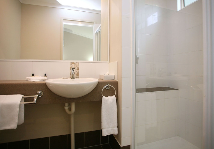 Bathroom, Cairns Holiday Park, Cairns
