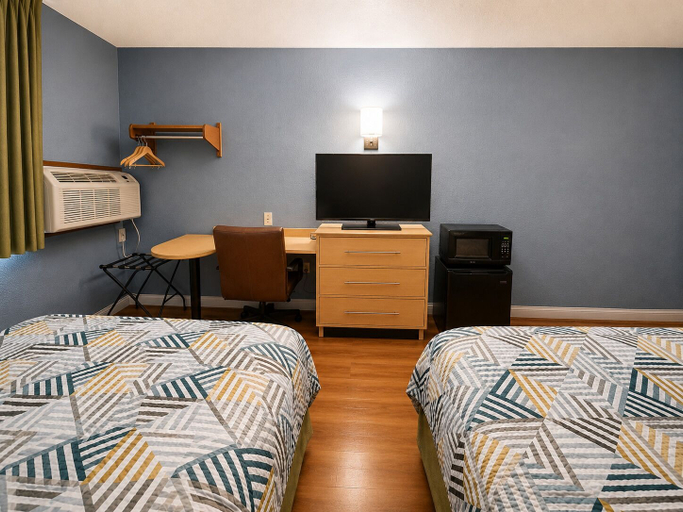 Bedroom 4, Motel 6 Morehead, KY, Rowan