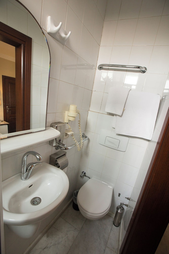 Bathroom 5, My Kent Hotel, Kadıköy