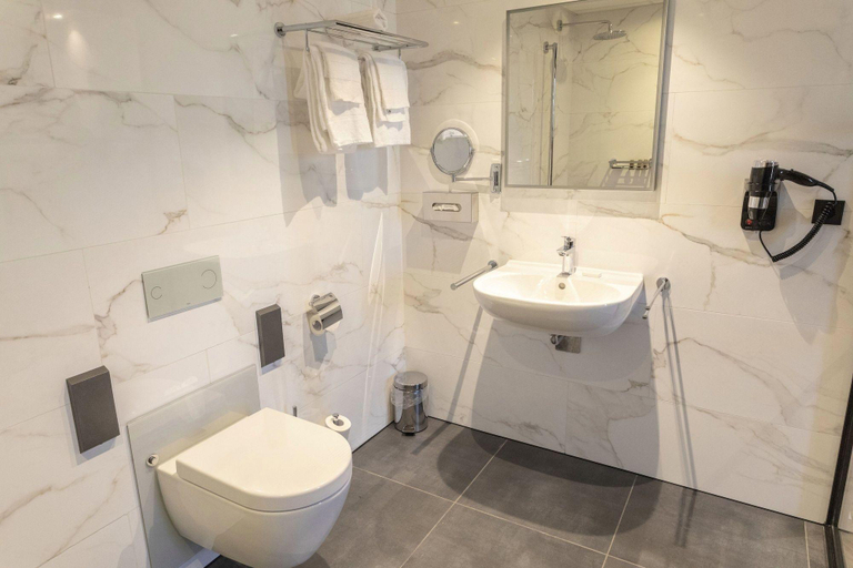 Bathroom 3, M Hotel, Limburg