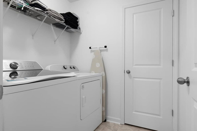 Room 5, Brand New Townhome 2024 Great Deal, Guilford