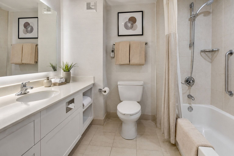 Bathroom, Luxentra Grand Hotel, Toronto