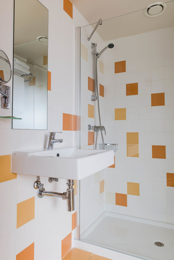 Bathroom 5, B&B Hotel Figueres, Girona