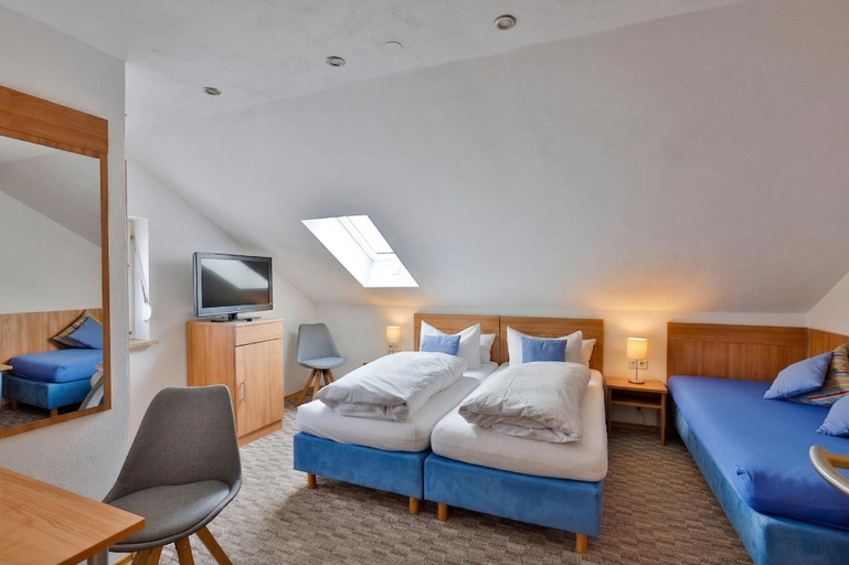Bedroom 1, Hotel Hecht Garni, Ingolstadt