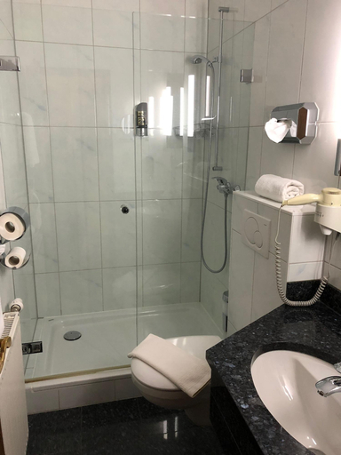 Bathroom 3, Frischbier's Hotel-Restaurant, Saarlouis