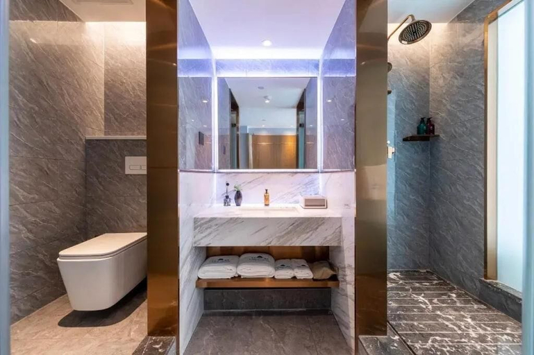 Bathroom 4, Jinyuju High-altitude Scenic Hotel, Chengdu