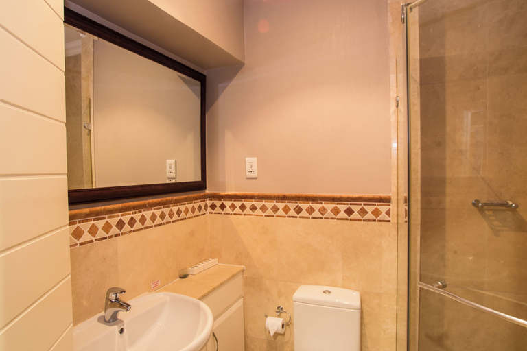 Bathroom 4, 702 Oyster Rock, eThekwini