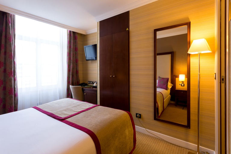 Bedroom 2, Hotel Saint Honore 85, Paris