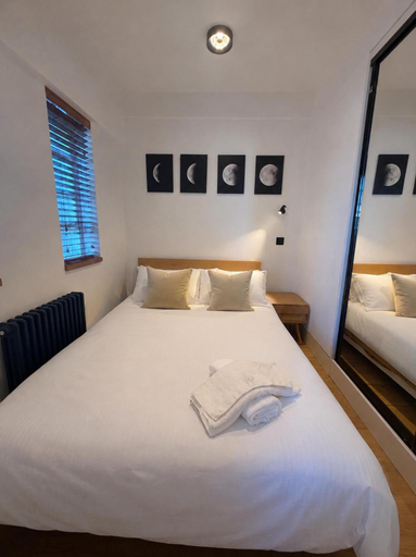 Bedroom 2, Chelsea Apartment, London