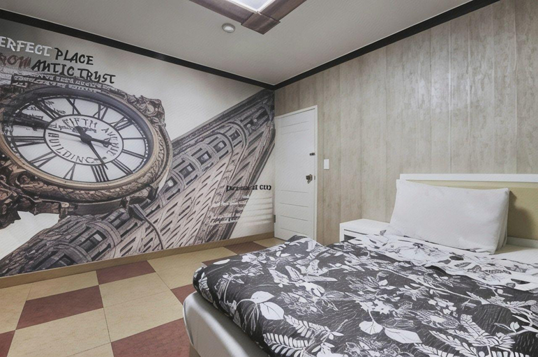 Bedroom 3, Dream of City Motel, Buk