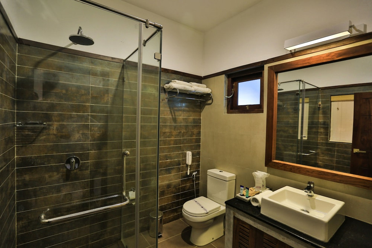 Bathroom 5, Chaarya Resort & Spa by Chandrika, Thissamaharama