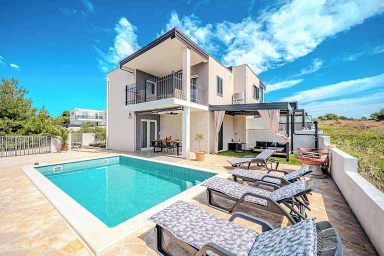 Others 1, Villa Eva, Vir