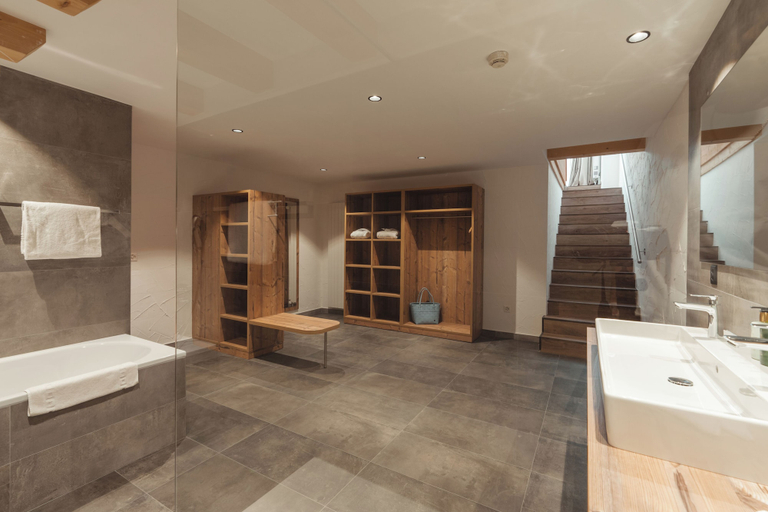 Bathroom 4, Zermatt Budget Rooms, Visp
