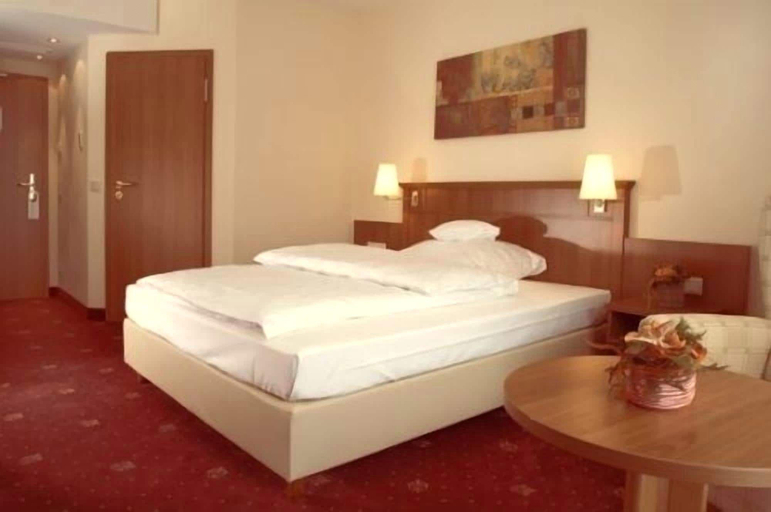 Bedroom 4, Waldhotel Nachtigall, Paderborn