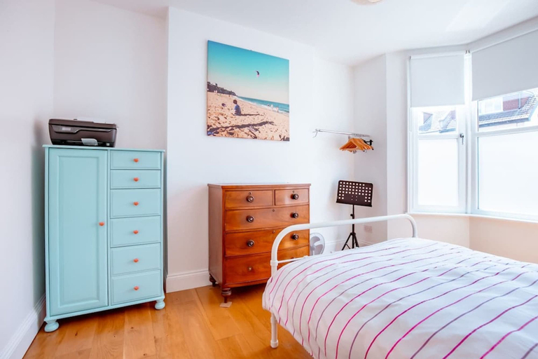 Room 2, Perfect Booking Near Ramsgate Station And Beach, Kent